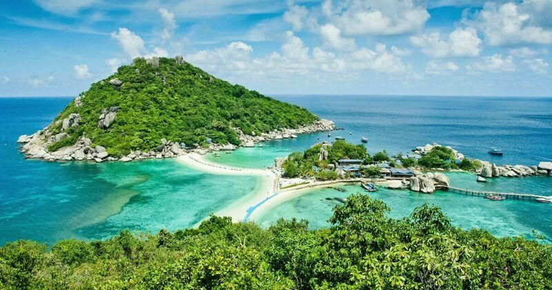 Nước biển trong xanh tại đảo Koh Samui