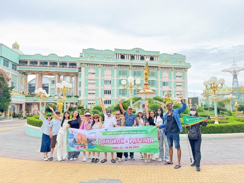 Đoàn khách tham gia tour Thái Lan