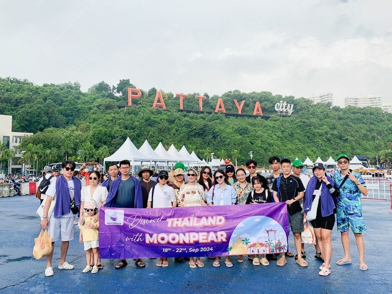 Khách đoàn tham quan Pattaya tại Đất Việt Tou