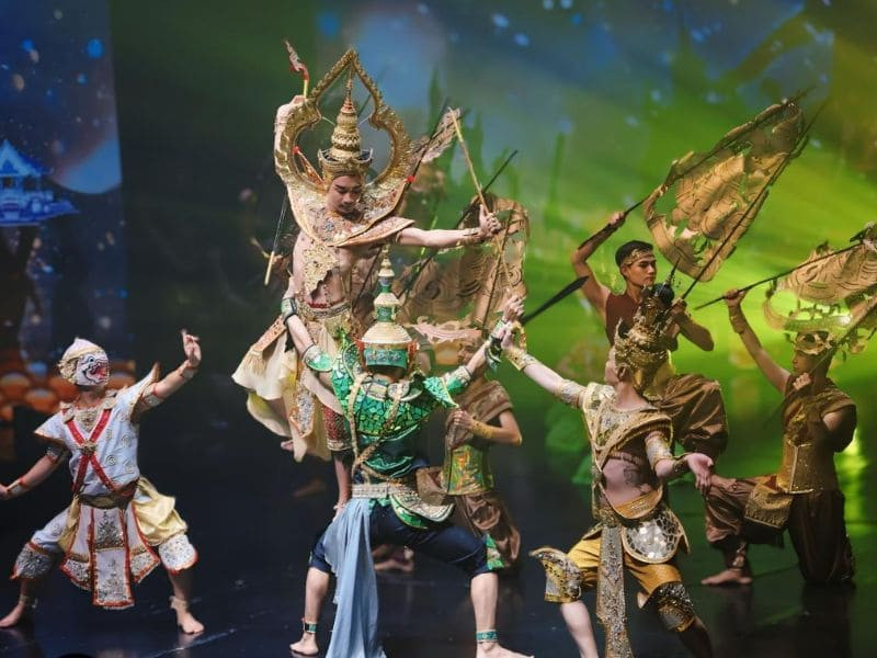  Khán giả hòa mình vào dòng chảy văn hóa Thái Lan