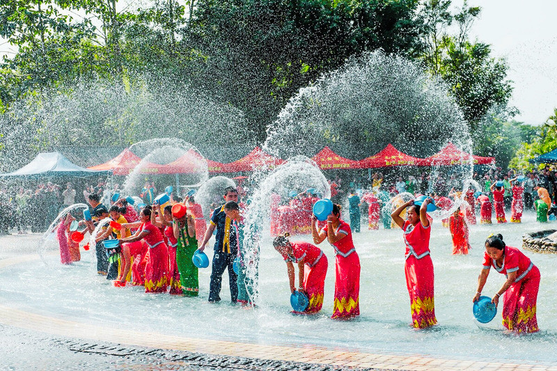 Lễ hội té nước tại Chiang Mai