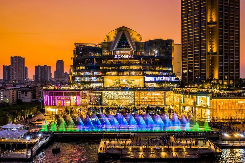 Mua sắm ở ICON SIAM và chiêm ngưỡng biểu diễn nhạc nước tại Bangkok 