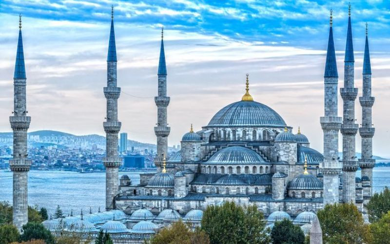 Blue Mosque với không gian nội thất trang trí bằng gạch İznik Blue Mosque với không gian nội thất trang trí bằng gạch İznik