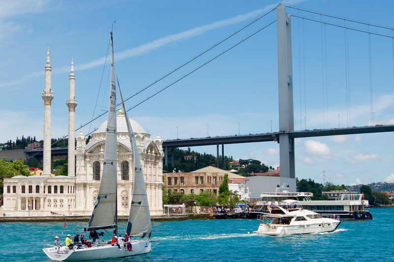 Dạo thuyền eo biển Bosphorus ban ngày 