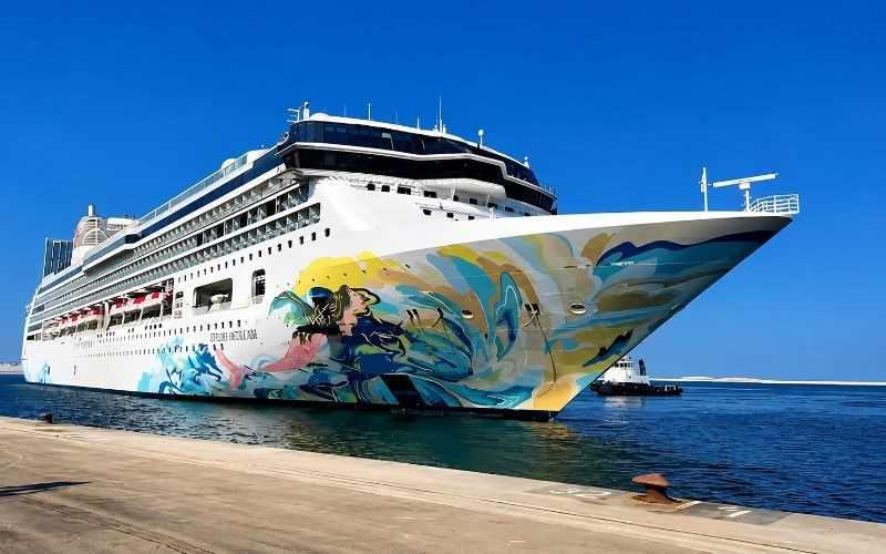 Toàn cảnh du thuyền Star Navigator trên biển 