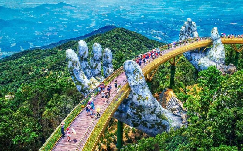 Du xuân giữa biển xanh nắng vàng