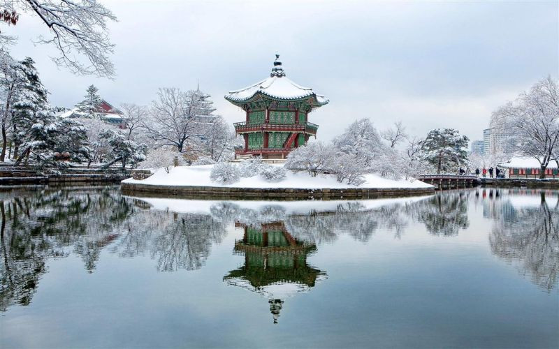 Hàn Quốc đón xuân trong không khí lạnh 
