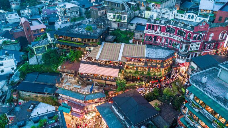 Phố cổ Jiufen ở Đài Bắc, Đài Loan - Góc nhìn toàn cảnh từ trên cao của phố cổ Jiufen về đêm 