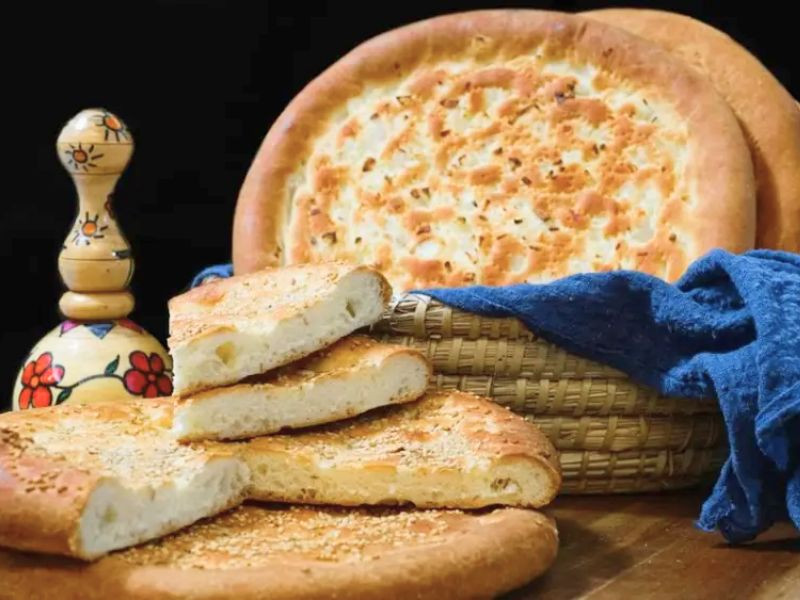 Bánh mì Naan – Bánh truyền thống nướng lò đất 