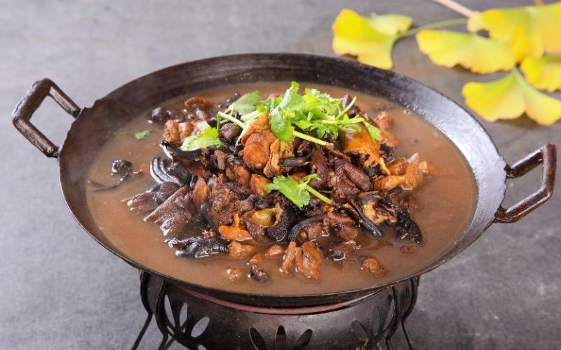 Gà hầm nấm nóng thơm, đậm vị