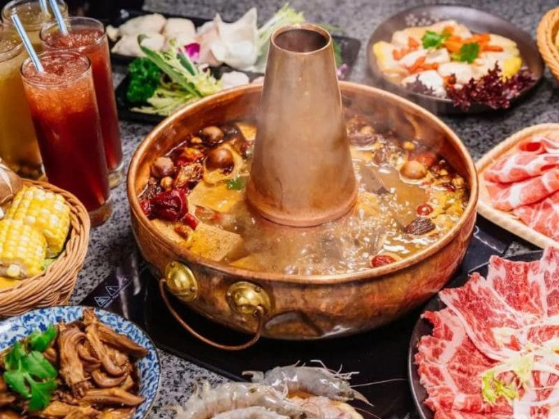 Lẩu cừu Mông Cổ là món ăn “must try” giữa những ngày thời tiết lạnh ở Bắc Kinh