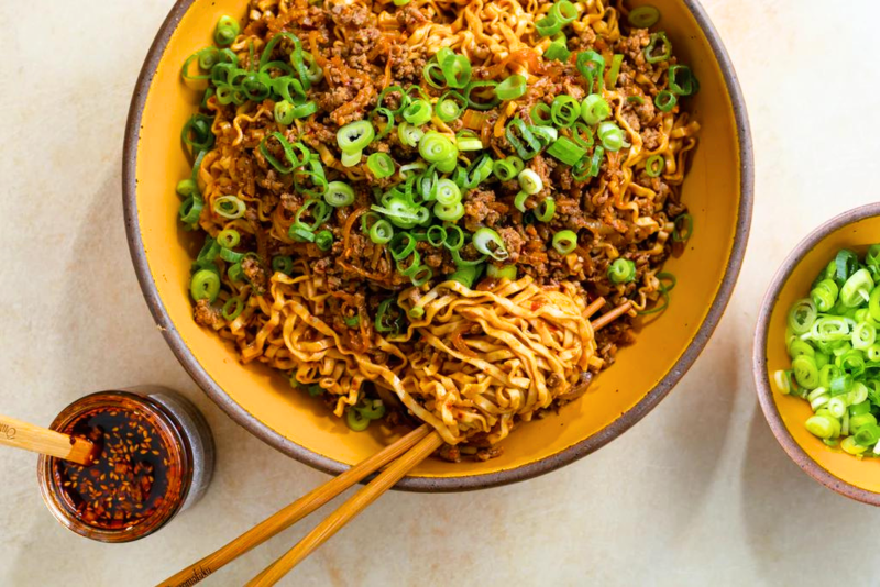 Mì xào bắt mắt 
