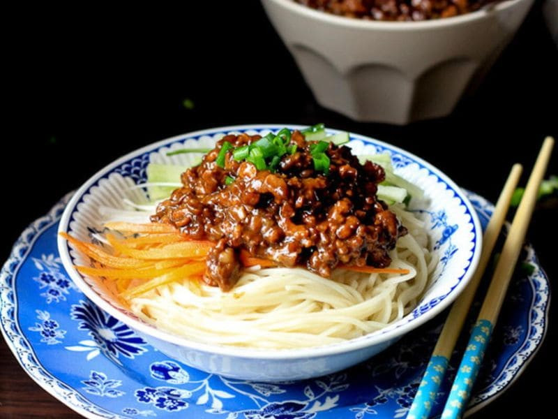 Mì Zha Jiang - món ăn dân dã nổi tiếng Bắc Kinh