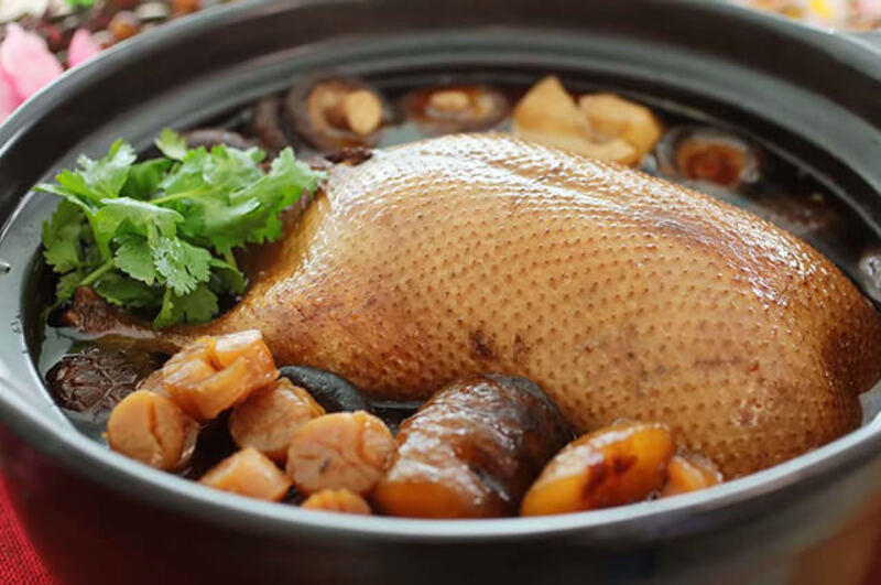 Vịt hầm tiết và gạo nếp