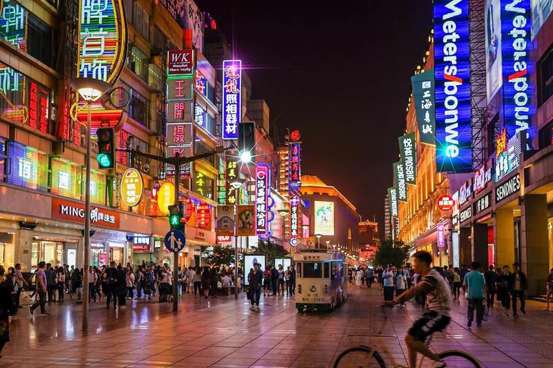 Nanjing Road rực rỡ về đêm (Ảnh sưu tầm)