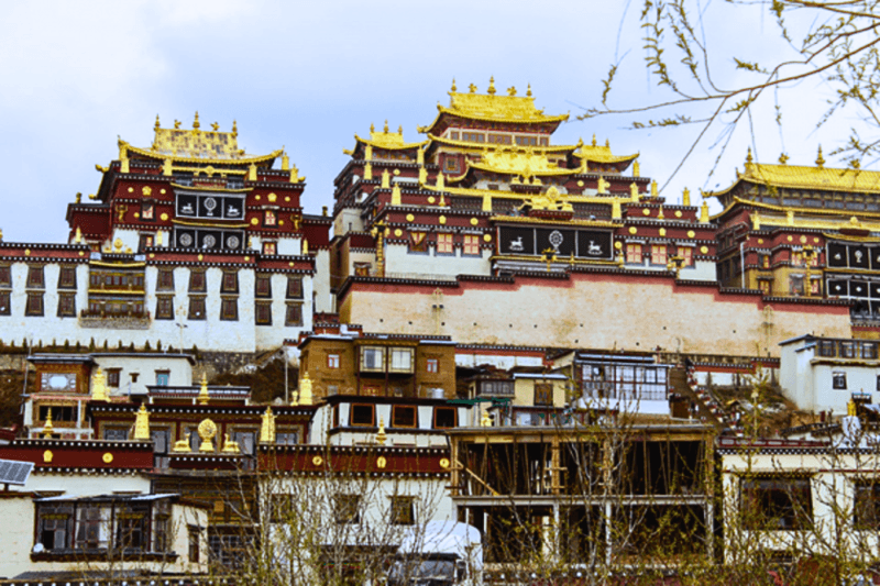 Tu viện Songzanlin - Tùng Tán Lâm nơi kinh lệ vang lên cùng mây núi