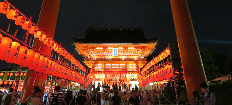 Ban đêm ở Fushimi Inari Taisha 