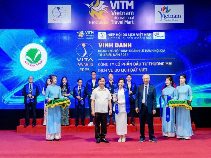Đất Việt Tour khẳng định vị thế với nhiều giải thưởng danh giá