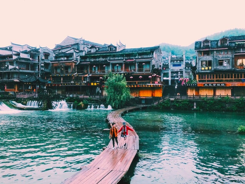 Đi bộ dọc bờ sông Đà Giang