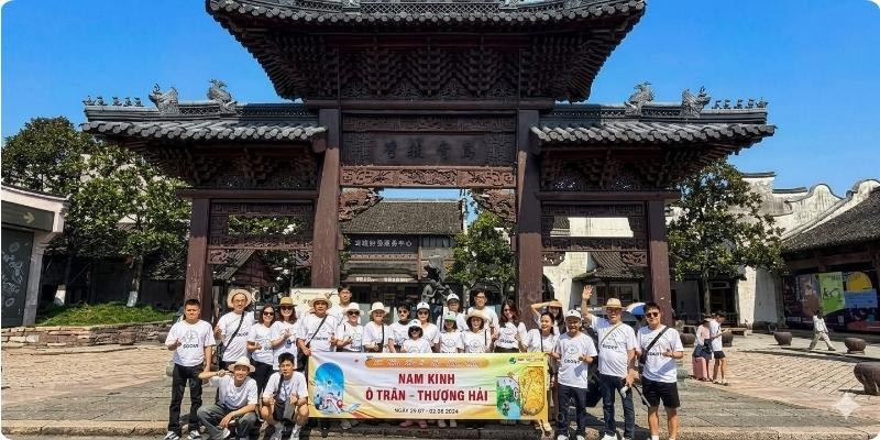 Đoàn khách tour Nam Kinh - Ô Trấn -Thượng Hải của Đất Việt Tour Đoàn khách tour Nam Kinh - Ô Trấn -Thượng Hải của Đất Việt Tour