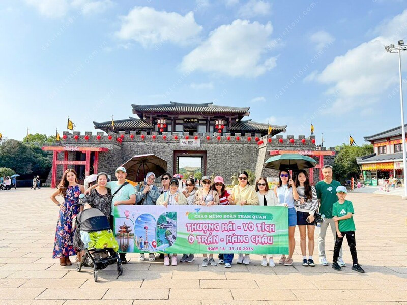 Đoàn khách du lịch Trung Quốc tại Đất Việt Tour Đoàn khách du lịch Trung Quốc tại Đất Việt Tour