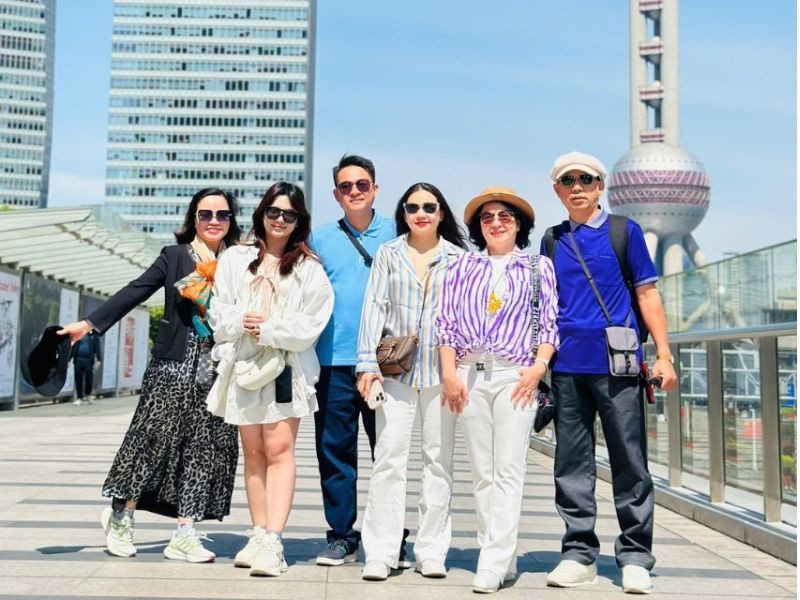 Du khách khám phá Thượng Hải 