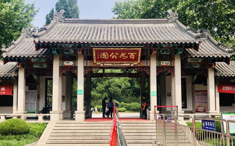 Góc bình yên nép mình giữa lòng thành phố