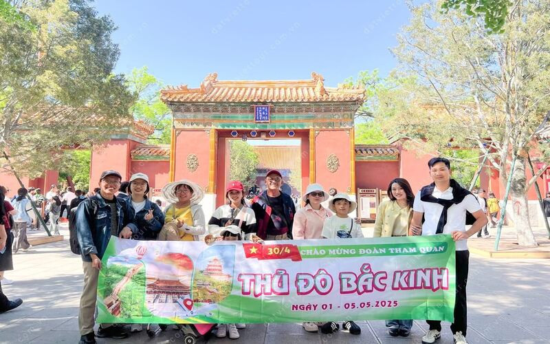 Đoàn khách thăm quan Bắc Kinh của Đất Việt Tour