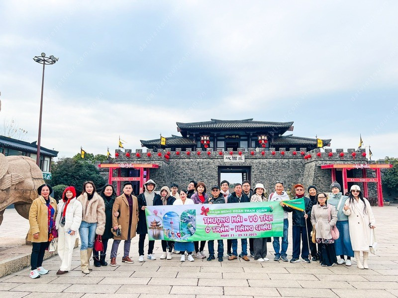 Đoàn du khách của Đất Việt Tour tham quan Thượng Hải 5N4Đ