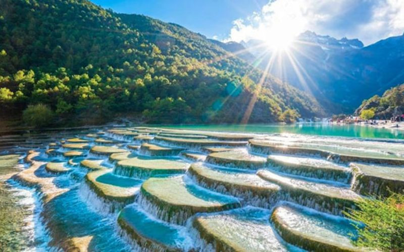 Khung cảnh thơ mộng tại Lam Nguyệt Cốc Khung cảnh thơ mộng tại Lam Nguyệt Cốc