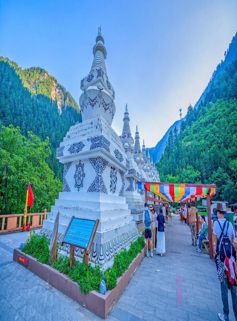 Làng Tây Tạng - Ngôi làng cổ giữa núi rừng