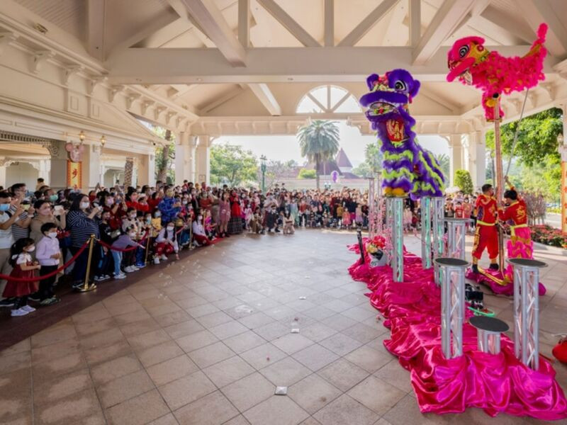 Lưu lượng khách lớn vào dịp lễ ở Disneyland Lưu lượng khách lớn vào dịp lễ ở Disneyland