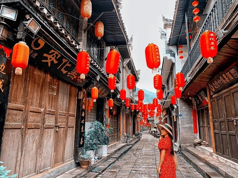 Ngao Du Dãy Phố Cổ Ở Phượng Hoàng Cổ Trấn