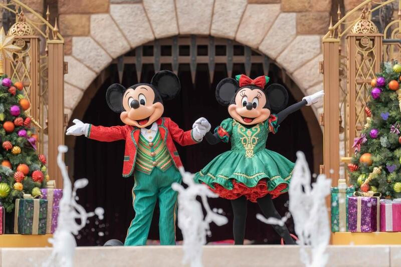 Vui chơi cùng nhân vật Disneyland (Ảnh sưu tầm) Vui chơi cùng nhân vật Disneyland (Ảnh sưu tầm)