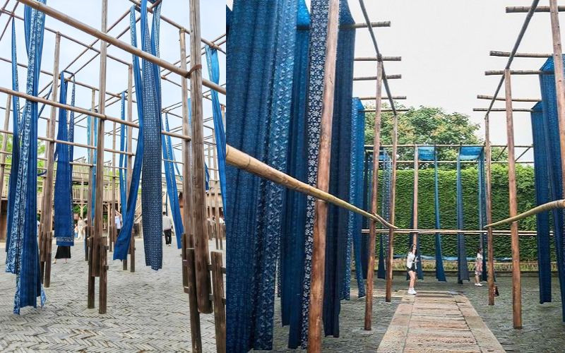Những tấm vải xanh được phơi tại xưởng nhuộm truyền thống