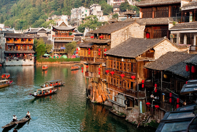 Du lịch Phượng Hoàng Cổ Trấn mùa hè