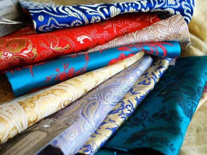 Đi Bắc Kinh màu quà gì? Tơ lụa món quà độc đáo