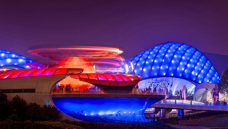 Tomorrowland miền phiêu lưu khoa học tương lai 