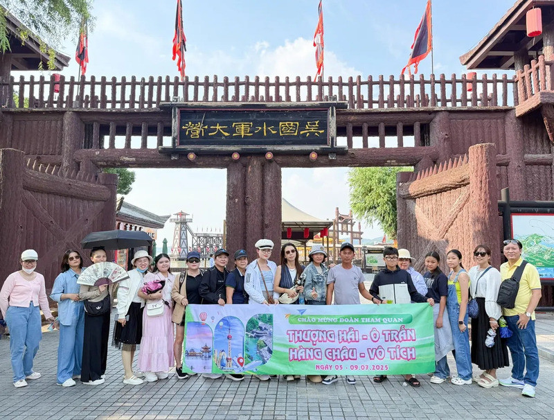 Đoàn khách Đất Việt Tour tham quan Trung Quốc 