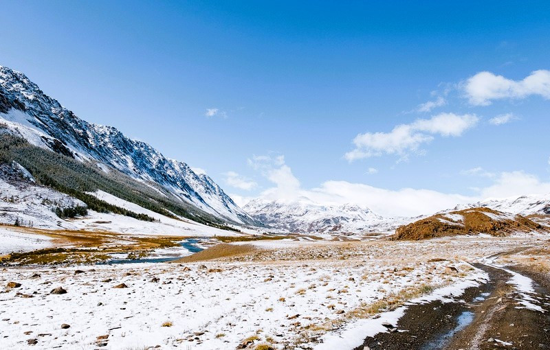 Núi tuyết Mông Cổ 