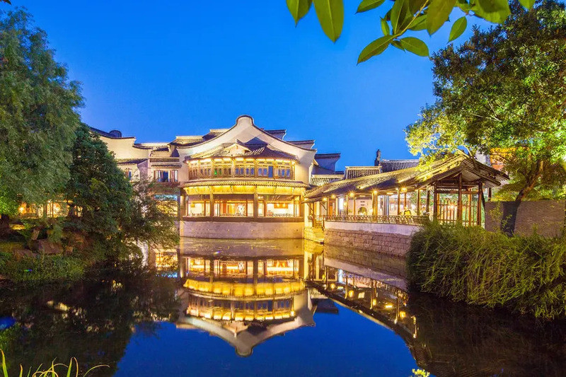 Không gian hồ nước khách sạn Zhaoming Academy Inn 