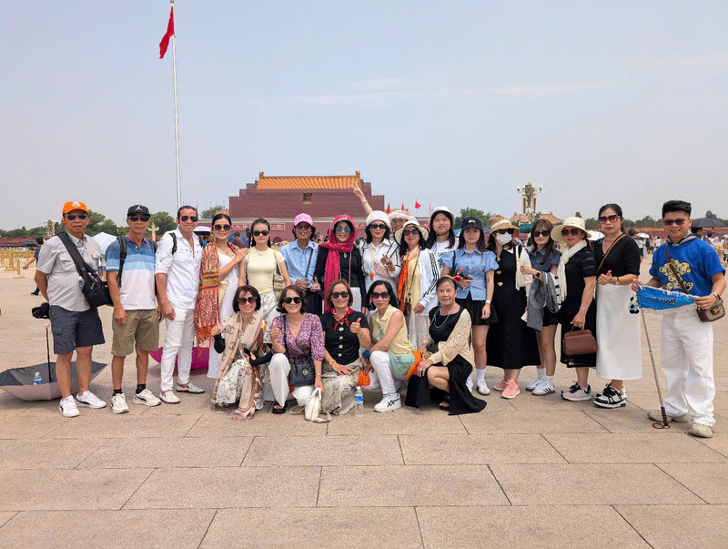 Đoàn du khách đi Trung Quốc của Đất Việt Tour