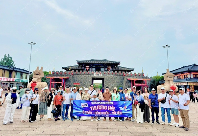 Đất Việt Tour trong hành trình Trung Quốc cùng du khách Đất Việt Tour trong hành trình Trung Quốc cùng du khách