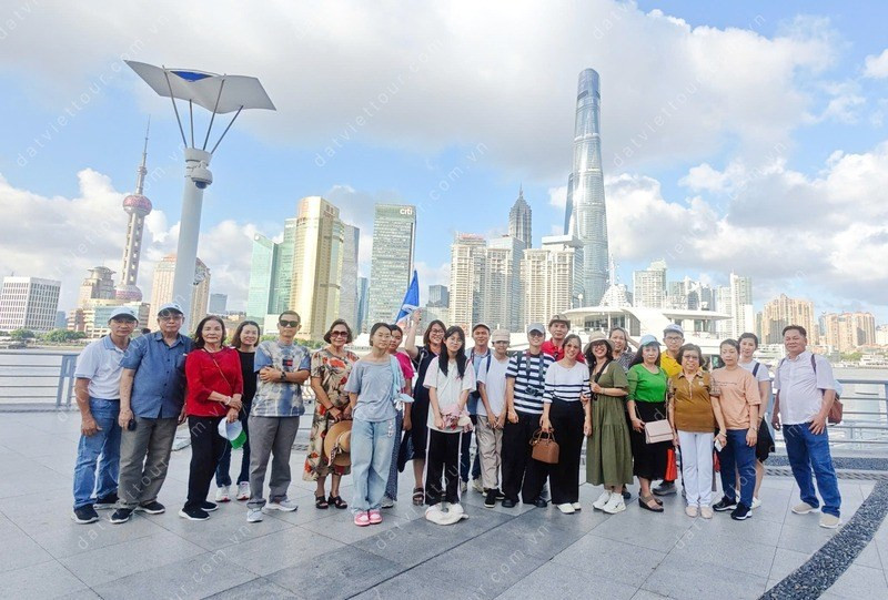 Liên hệ Đất Việt Tour sớm để săn trọn ưu đãi dành riêng cho bạn 