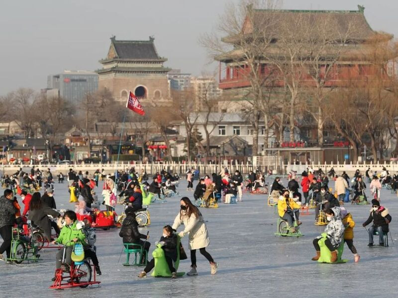 Sân băng Shichahai cực kì đông đúc Sân băng Shichahai cực kì đông đúc