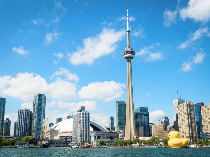 CN Tower - niềm tự hào của Canada