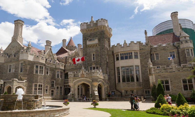 Lâu đài cổ Casa Loma