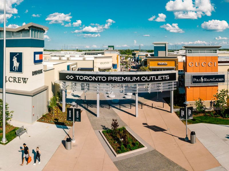 Mua sắm tại Toronto Premium Outlet