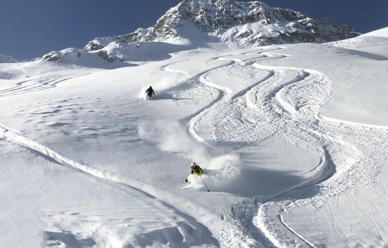 Trượt tuyết là môn thể thao được ưa chuộng ở đây Trượt tuyết là môn thể thao được ưa chuộng ở đây