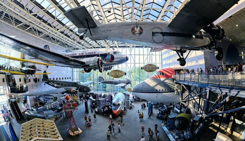 Bên trong bảo tàng Hàng không và Không gian Quốc gia